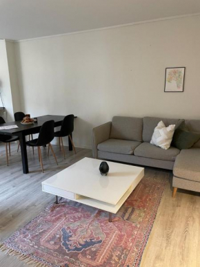 Bright Modern Apartment - Prime Location